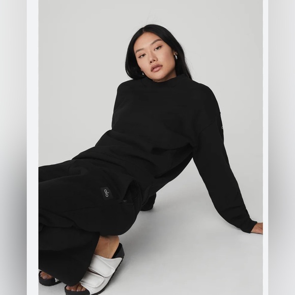 Alo Accolade Crew Neck Sweatshirt. Black. Size Small. Unisex. Only worn once! - Picture 2 of 9